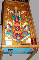 Image # 33678: El Paso Playfield 
(The original color of the flippers is red.)